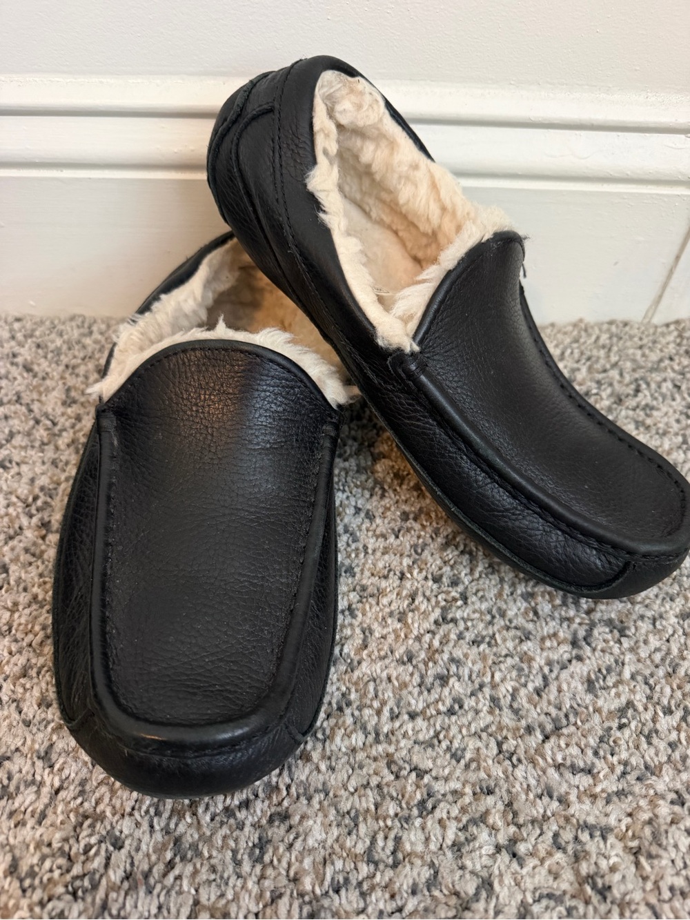 UGG Men's Ascot 5379 Black Leather Moccasin Slippers